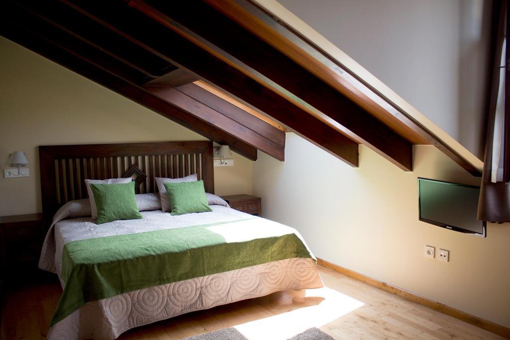 Hotel Y Apartamentos El Camin Poo De Llanes Room photo