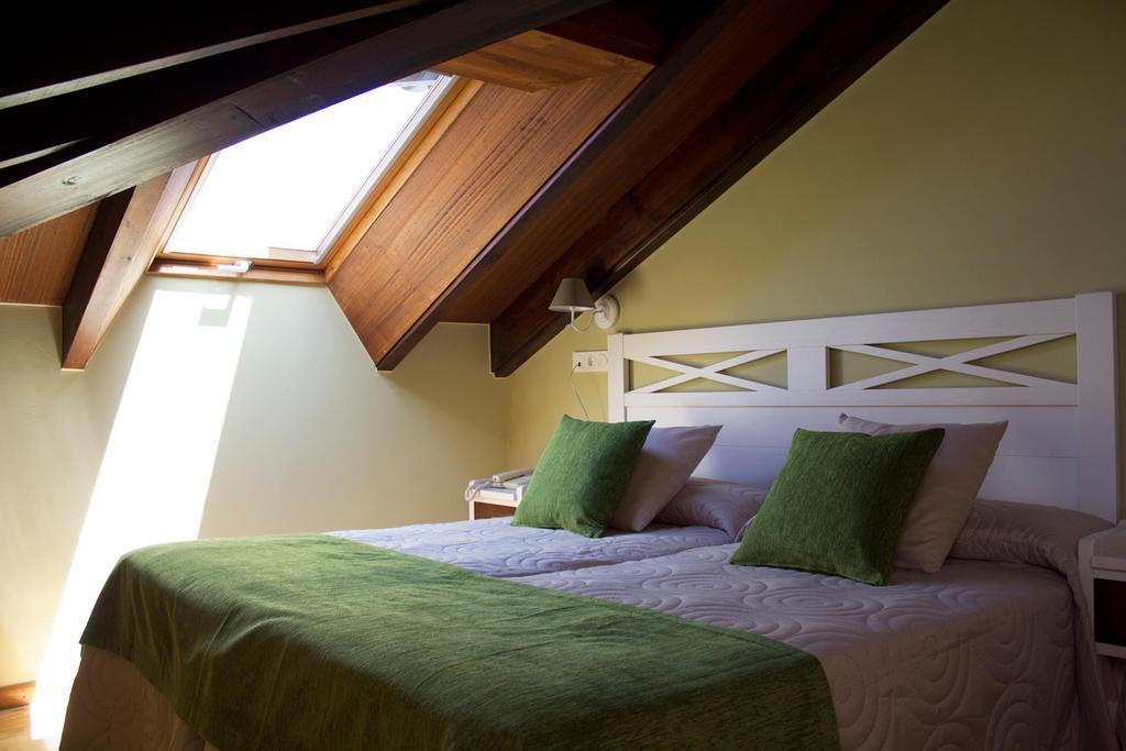 Hotel Y Apartamentos El Camin Poo De Llanes Room photo